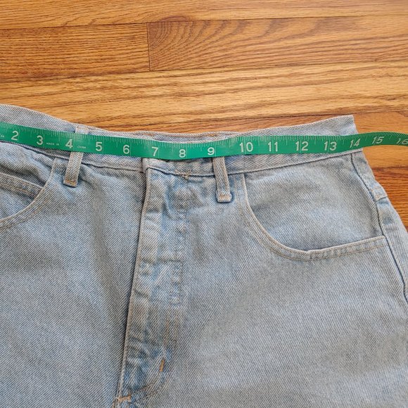 Vintage 80's GUESS? High Waist Shorts - Picture 4 of 8